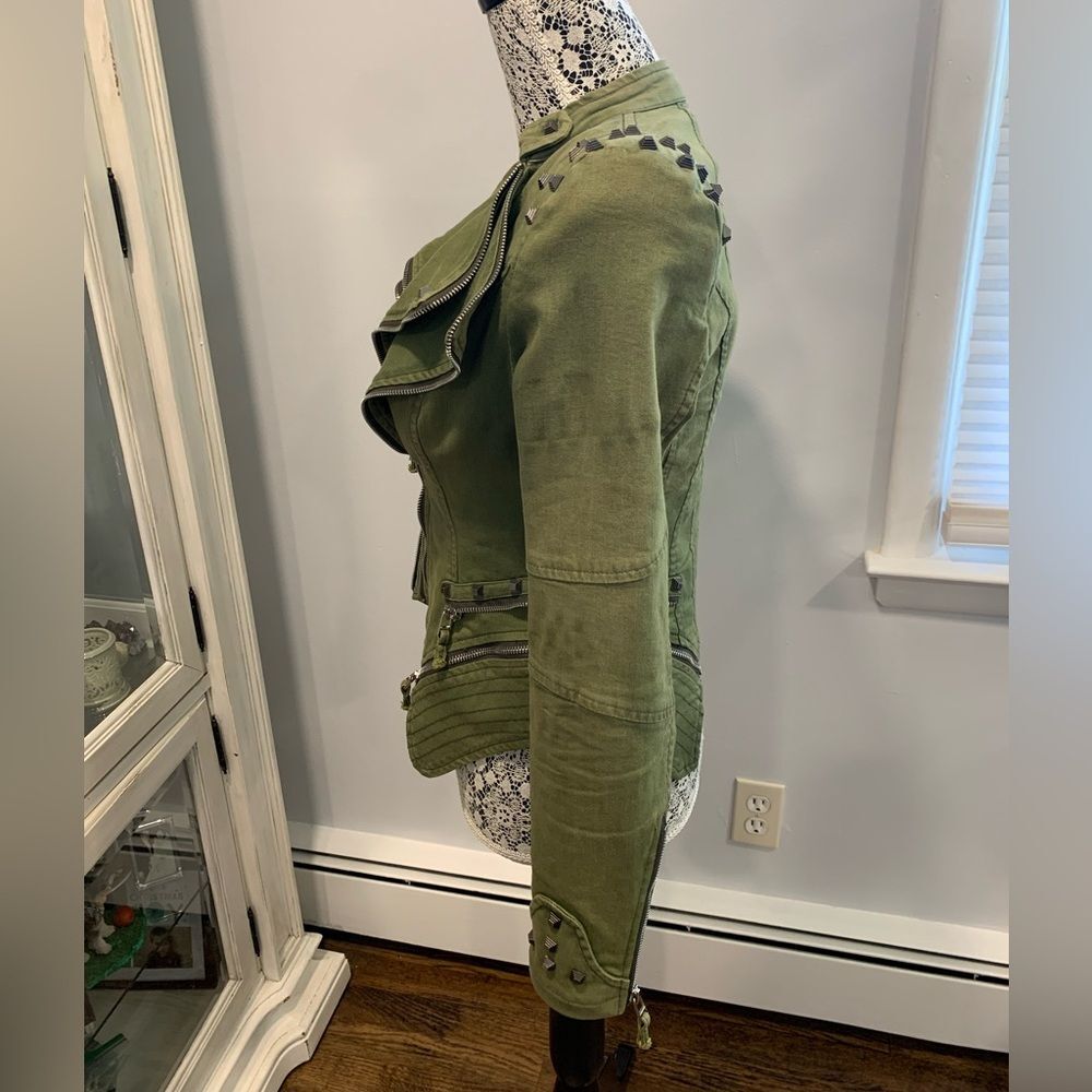 Unique Green Studded Utility Jacket Structured Shoulders and Quilted Sleeves - Picture 5 of 16